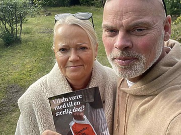 Morten Lyhne og hans hustru Rikke til Scleroseindsamlingen 2025, hvor de samlede venner og familie til at indsamle p&aring; ruter t&aelig;t p&aring; parrets hjem i S&oslash;borg.